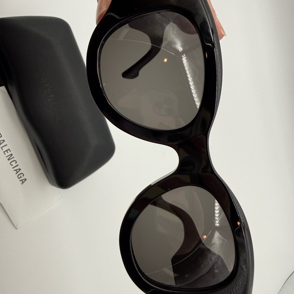 Balenciaga Paris Cat Sunglasses - Picture 3 of 12